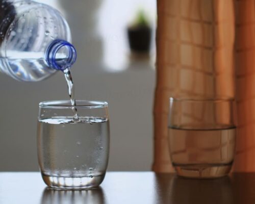 Vì sao chất lượng nước khoáng thiên nhiên và nước uống đóng chai cần được kiểm soát chặt chẽ?